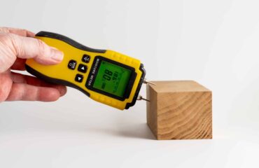 Medidor de humedad para madera en control de calidad de carpintería