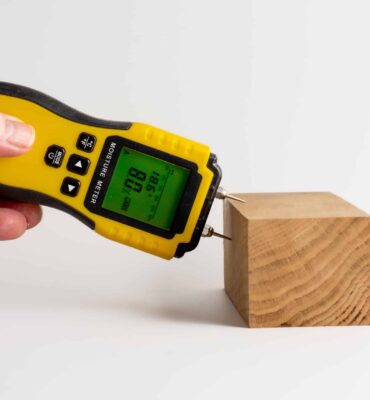 Medidor de humedad para madera en control de calidad de carpintería
