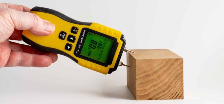 Medidor de humedad para madera en control de calidad de carpintería
